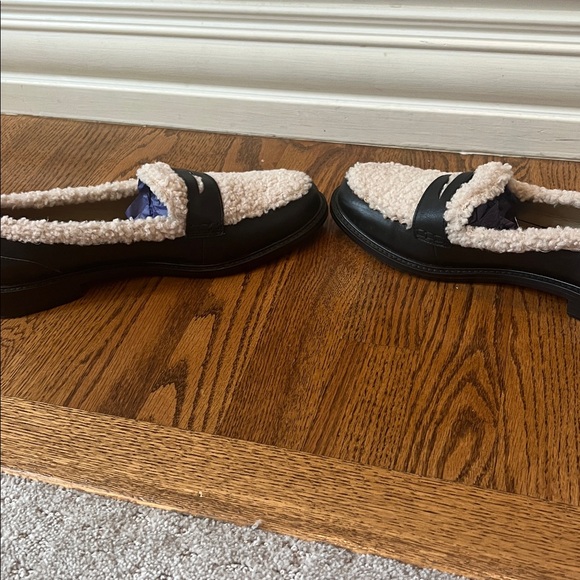 Ann Taylor Sherpa penny loafer. Pristine condition. Size 10 - Picture 8 of 10